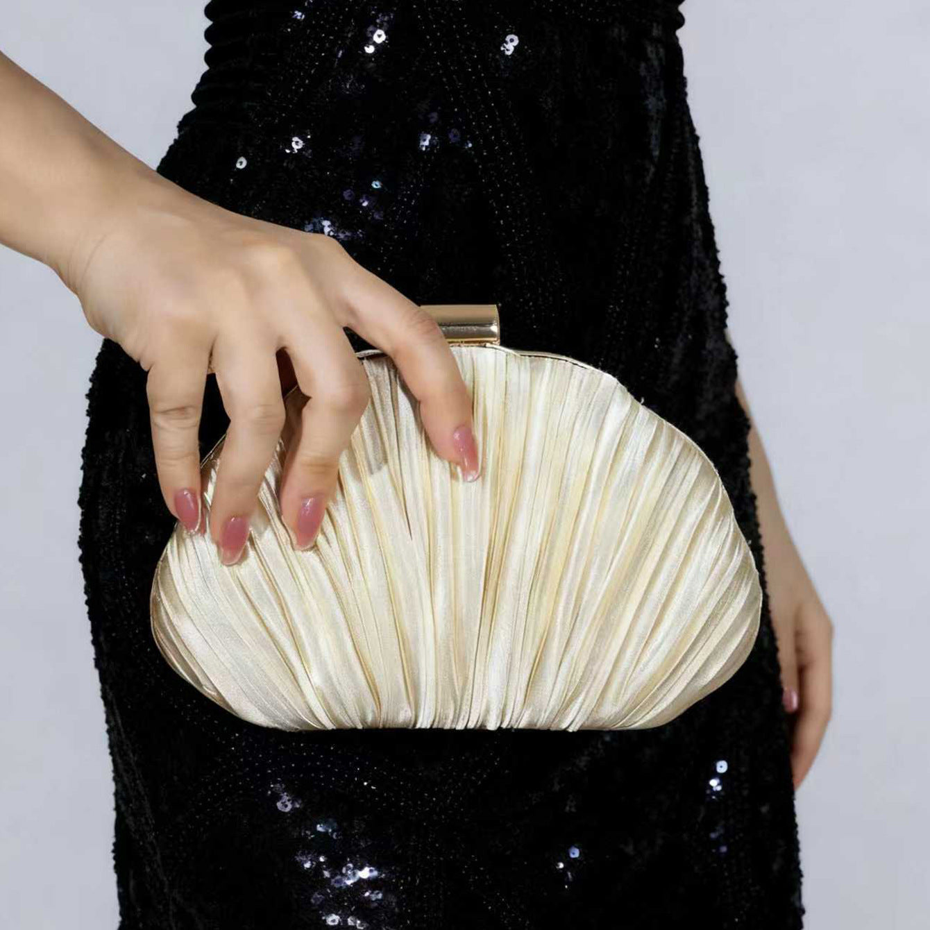 Bolso Clutch concha / Shell Clutch Bag